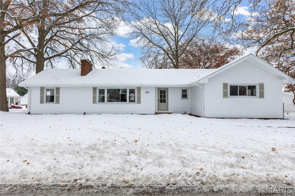 Homes for sale in Staunton, IL | 902 S Hackman St, Staunton, IL 62088 | MLS# MIS25079949