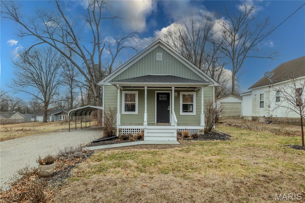 Homes for sale in Hillsboro, IL | 1311 Center St, Hillsboro, IL 62049 | MLS# MIS25080428