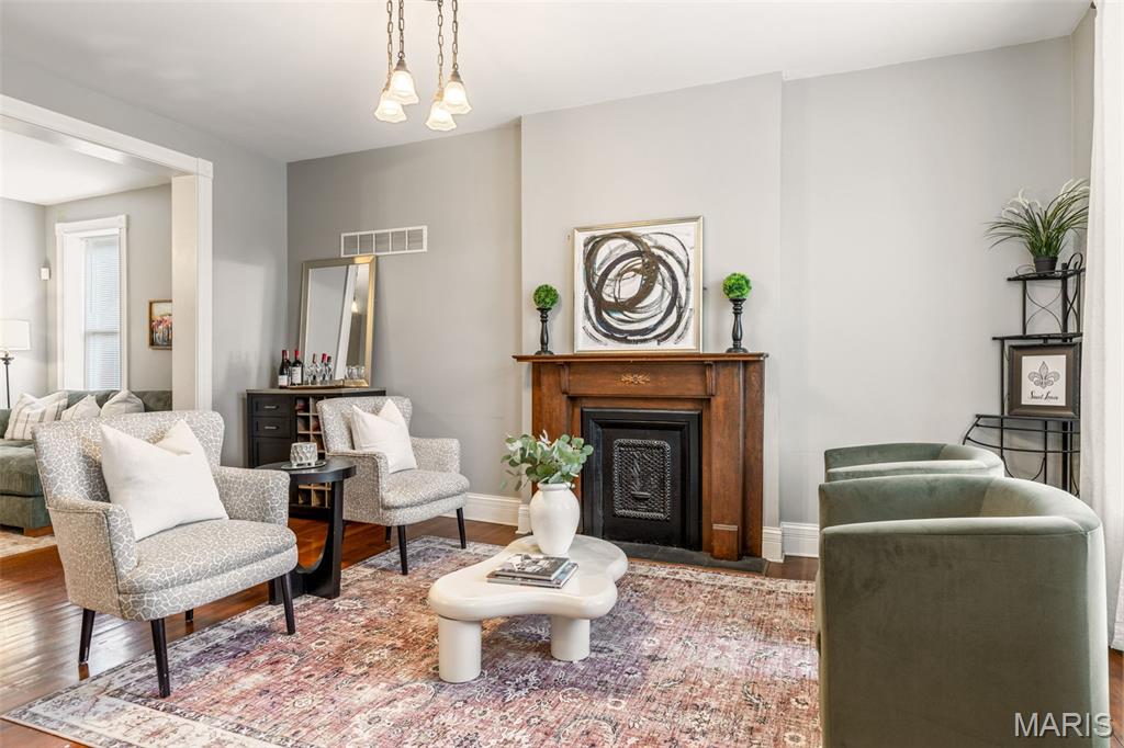 Homes for sale in St Louis, MO | 909 Victor St, St Louis, MO 63104 | MLS# MIS25081564