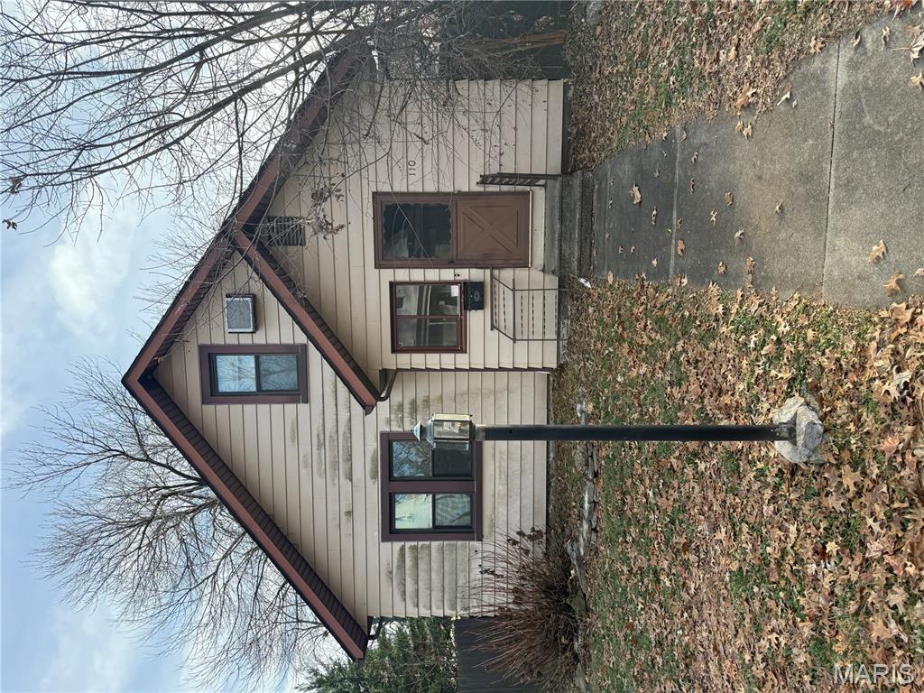 Homes for sale in Trenton, IL | 110 E 4th St, Trenton, IL 62293 | MLS# MIS25081674