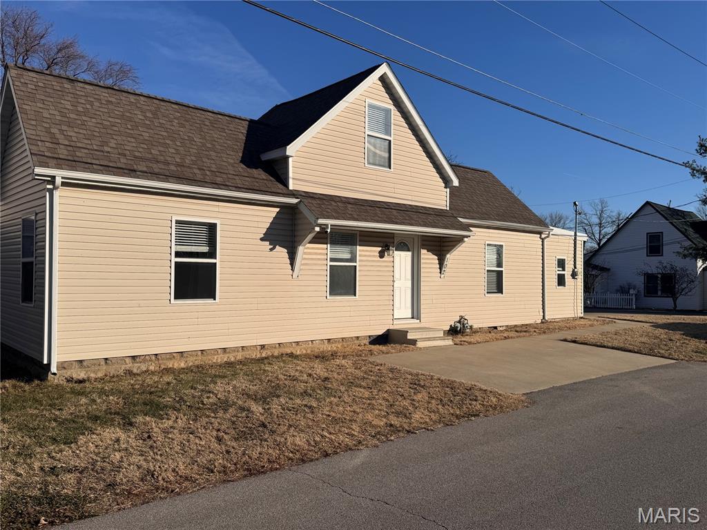 Homes for sale in O'fallon, IL | 102 Karl Pl, O'fallon, IL 62269 | MLS# MIS25081885