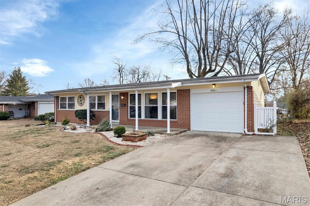 Homes for sale in Florissant, MO | 3560 Tremont Dr, Florissant, MO 63033 | MLS# MIS25081902