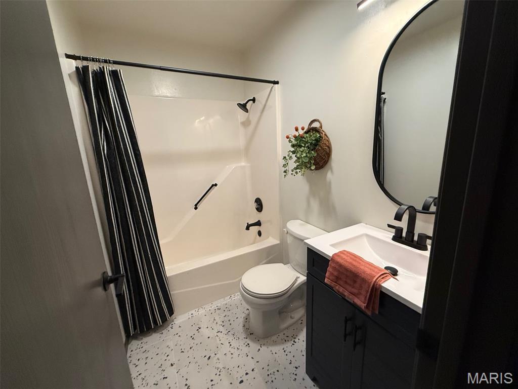 Homes for sale in Vandalia, IL | 322 N Sangamon Ave, Vandalia, IL 62471 | MLS# MIS25082182