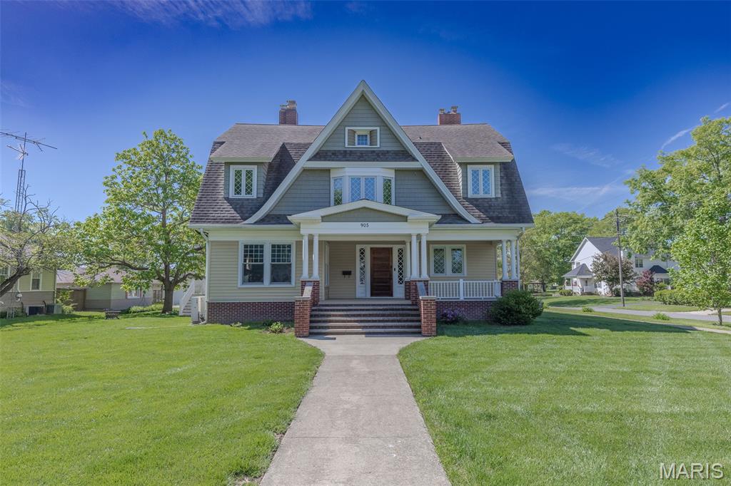 Homes for sale in Carlinville, IL | 905 E 1st North St, Carlinville, IL 62626 | MLS# MIS25082437