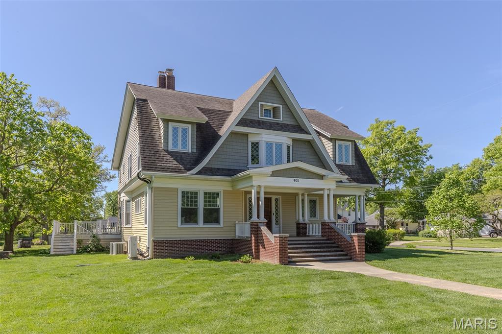 Homes for sale in Carlinville, IL | 905 E 1st North St, Carlinville, IL 62626 | MLS# MIS25082437