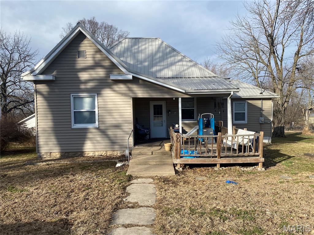 Homes for sale in New London, MO | 305 E 2nd St, New London, MO 63459 | MLS# MIS26001138