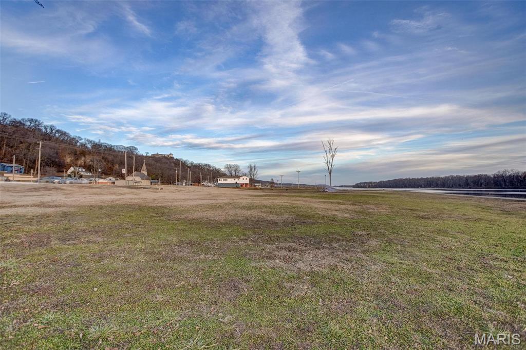 Homes for sale in Grafton, IL | 1109 W Main St, Grafton, IL 62037 | MLS# MIS26001417