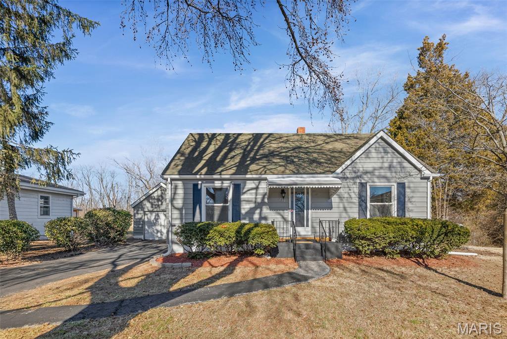 Homes for sale in Swansea, IL | 231 Parkway Dr, Swansea, IL 62226 | MLS# MIS26002457