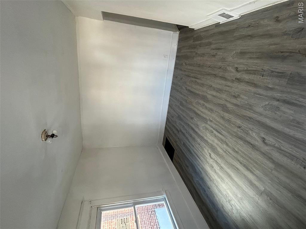 2nd image of 2516 Crescent Ave, Saint Louis, MO 63121 | MLS# MIS26002898