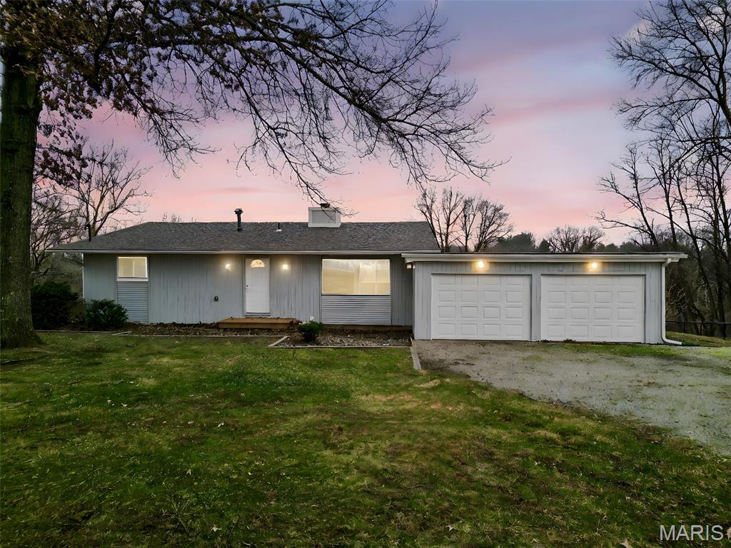 Homes for sale in Godfrey, IL | 2903 Airport Rd, Godfrey, IL 62035 | MLS# MIS26003575