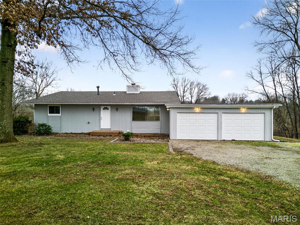 Homes for sale in Godfrey, IL | 2903 Airport Rd, Godfrey, IL 62035 | MLS# MIS26003575