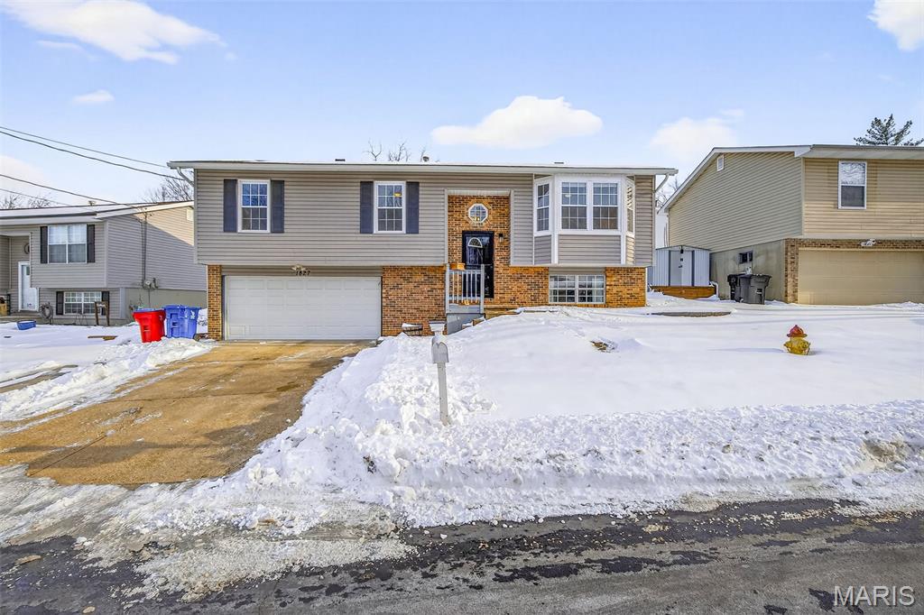 Homes for sale in Imperial, MO | 1827 Hilltop Village Ln, Imperial, MO 63052 | MLS# MIS26003783