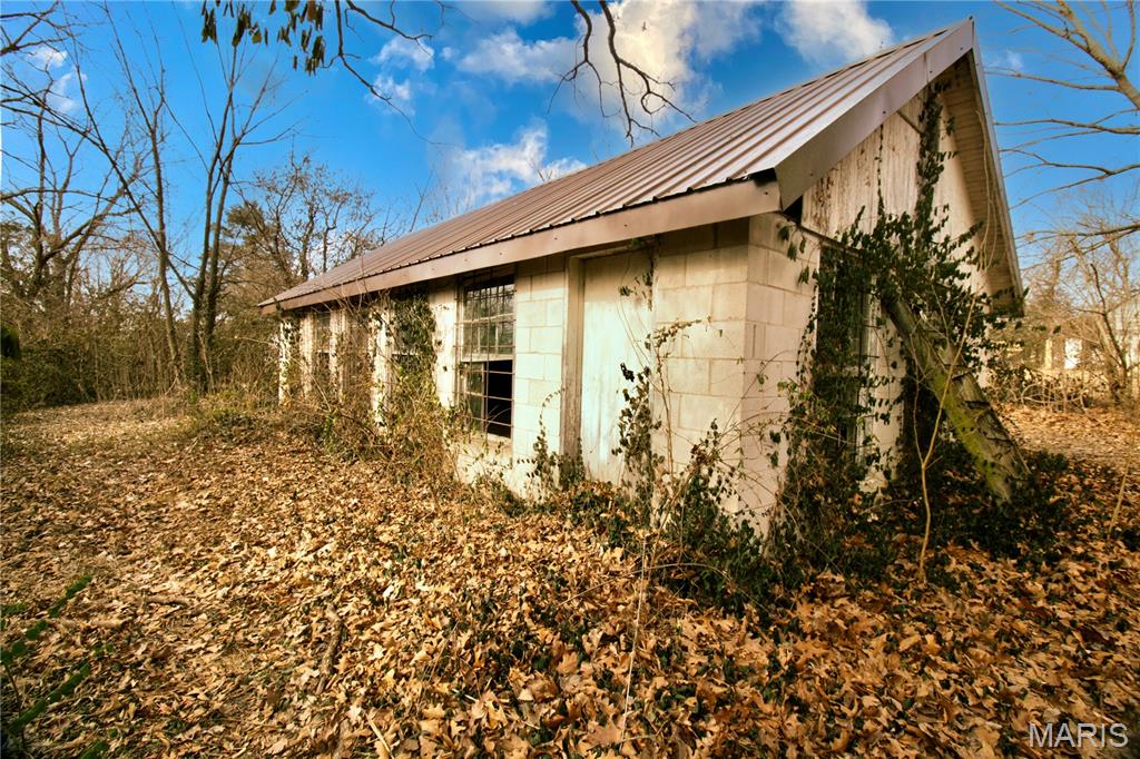 Homes for sale in Bourbon, MO | 659 E Pine St, Bourbon, MO 65441 | MLS# MIS26004477