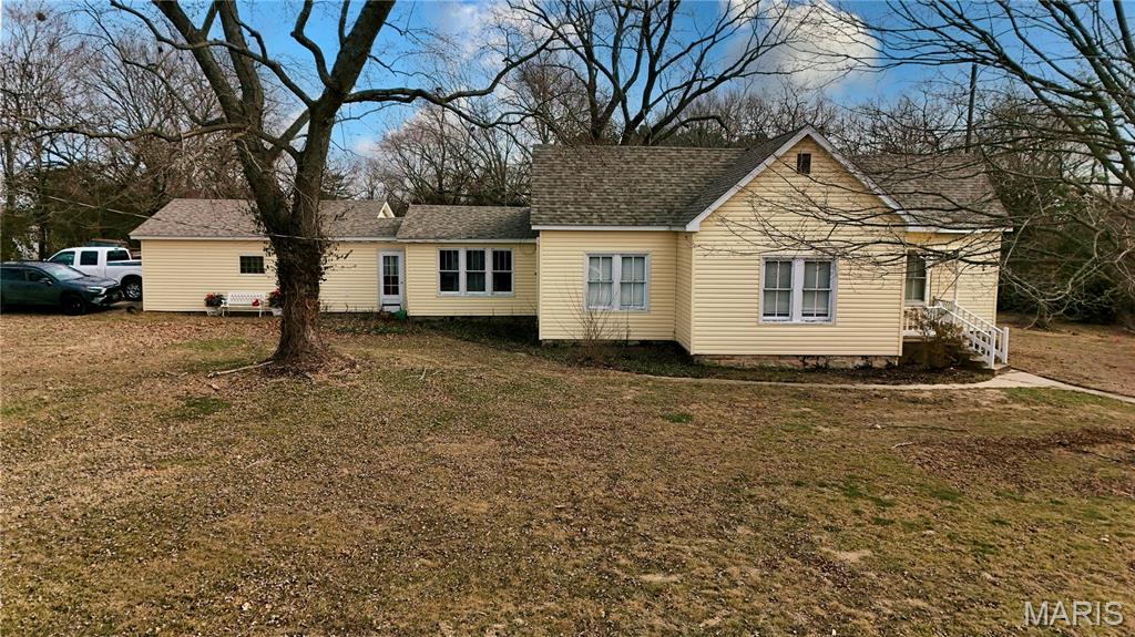 Homes for sale in Bourbon, MO | 659 E Pine St, Bourbon, MO 65441 | MLS# MIS26004477