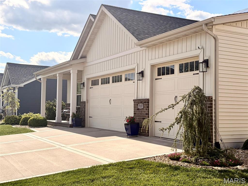 Homes for sale in Glen Carbon, IL | 7117 Augusta Dr, Glen Carbon, IL 62034 | MLS# MIS26005018