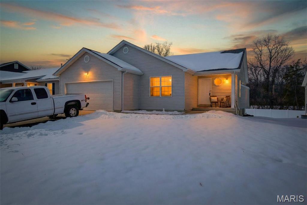 Homes for sale in Pevely, MO | 1011 Watering Stone Ct, Pevely, MO 63070 | MLS# MIS26005022