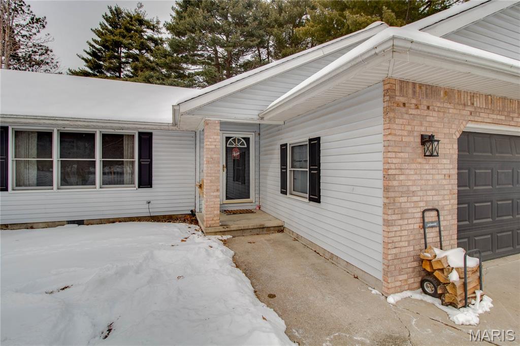 Homes for sale in Greenville, IL | 1327 Deer Creek Rd, Greenville, IL 62246 | MLS# MIS26005248