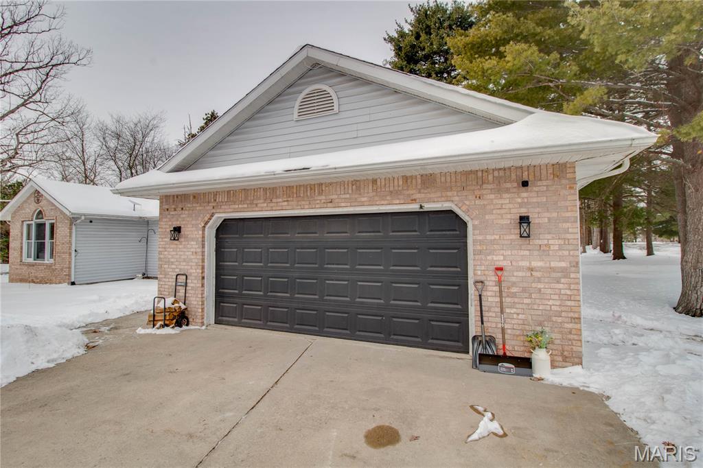 Homes for sale in Greenville, IL | 1327 Deer Creek Rd, Greenville, IL 62246 | MLS# MIS26005248