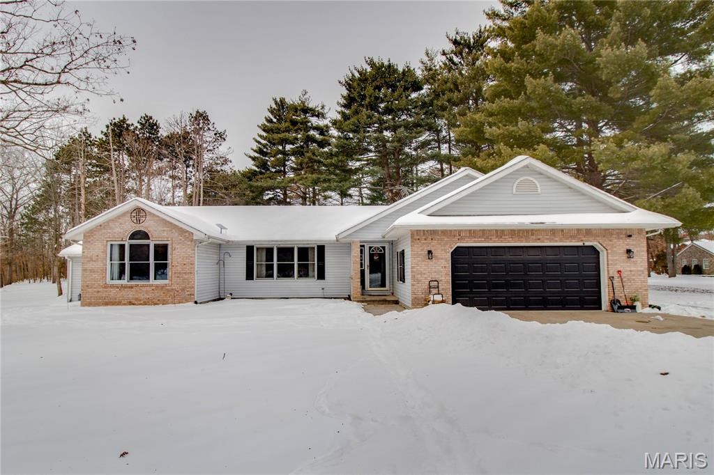 Homes for sale in Greenville, IL | 1327 Deer Creek Rd, Greenville, IL 62246 | MLS# MIS26005248