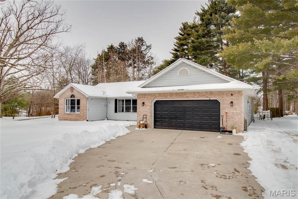 Homes for sale in Greenville, IL | 1327 Deer Creek Rd, Greenville, IL 62246 | MLS# MIS26005248