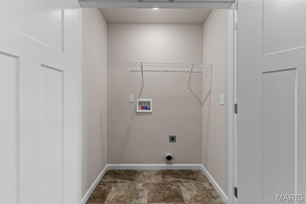 Homes for sale in Winfield, MO | 325 Spring Valley Dr, Winfield, MO 63389 | MLS# MIS26005328