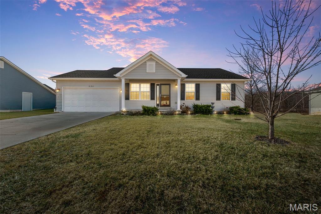 Homes for sale in Winfield, MO | 325 Spring Valley Dr, Winfield, MO 63389 | MLS# MIS26005328