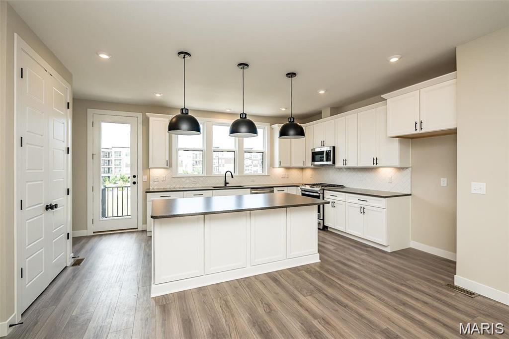 Homes for sale in Richmond Heights, MO | 1347 W Gateway Hts W, Richmond Heights, MO 63144 | MLS# MIS26005355