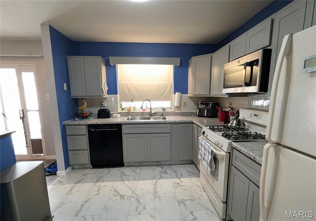 Homes for sale in High Ridge, MO | 2549 Plymouth Dr, High Ridge, MO 63049 | MLS# MIS26005389