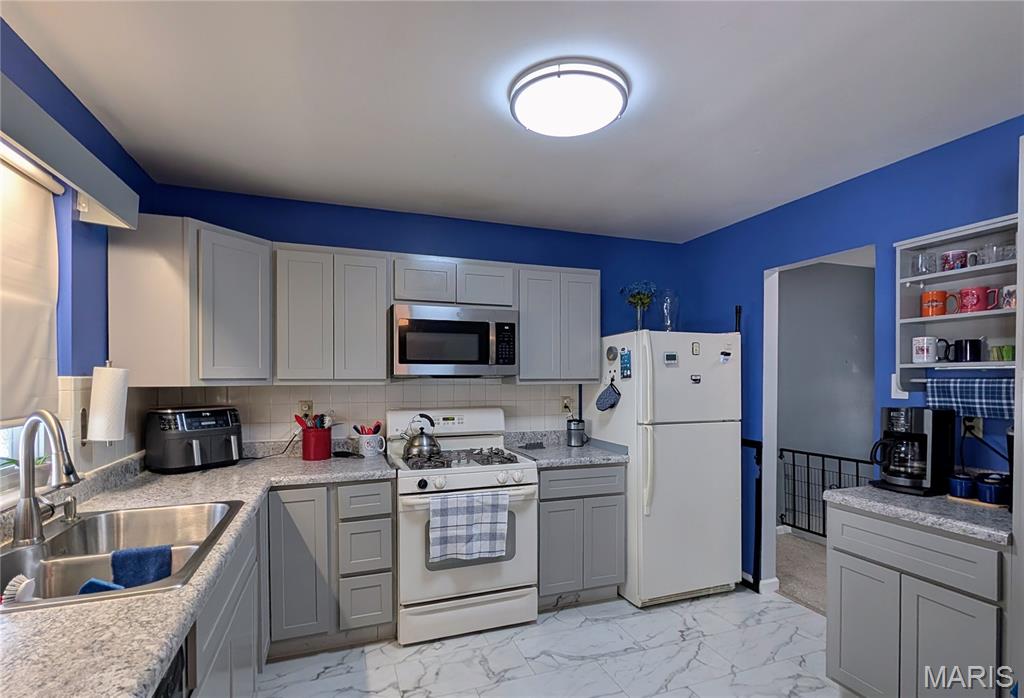 Homes for sale in High Ridge, MO | 2549 Plymouth Dr, High Ridge, MO 63049 | MLS# MIS26005389