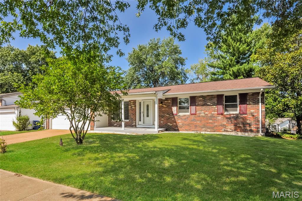 Homes for sale in Fenton, MO | 998 Tree Trails Ln, Fenton, MO 63026 | MLS# MIS26005433