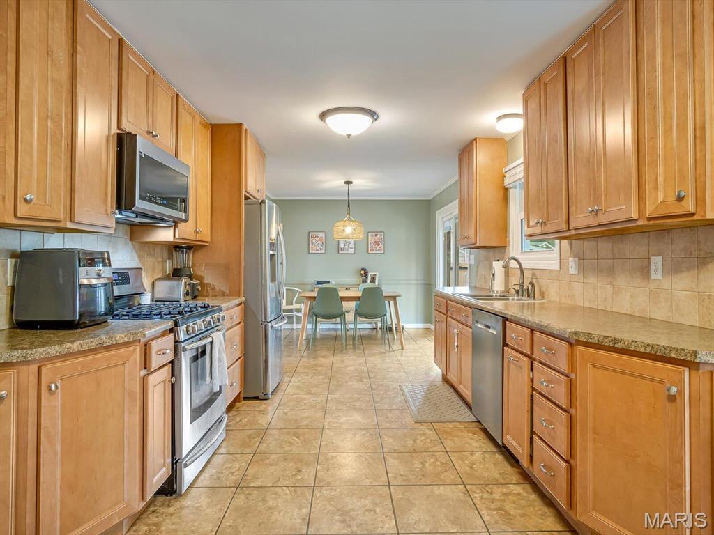 Homes for sale in Maryville, IL | 1005 Daniel Dr, Maryville, IL 62062 | MLS# MIS26005454