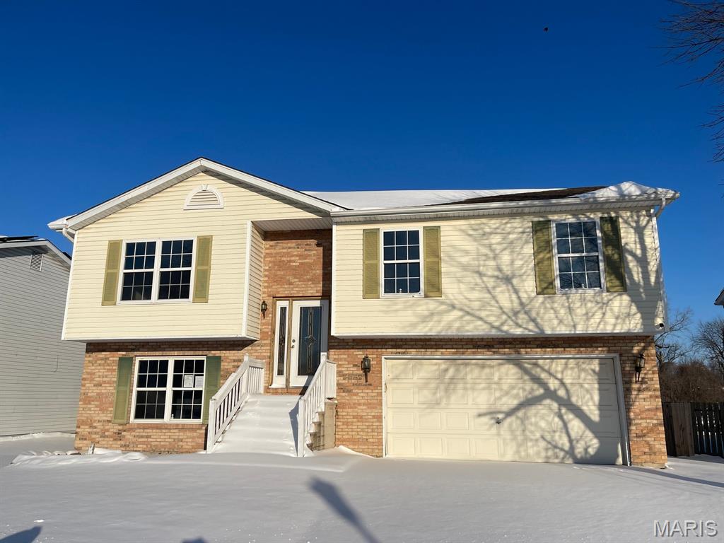 Homes for sale in Granite City, IL | 5129 Stacey Dr, Granite City, IL 62040 | MLS# MIS26005465