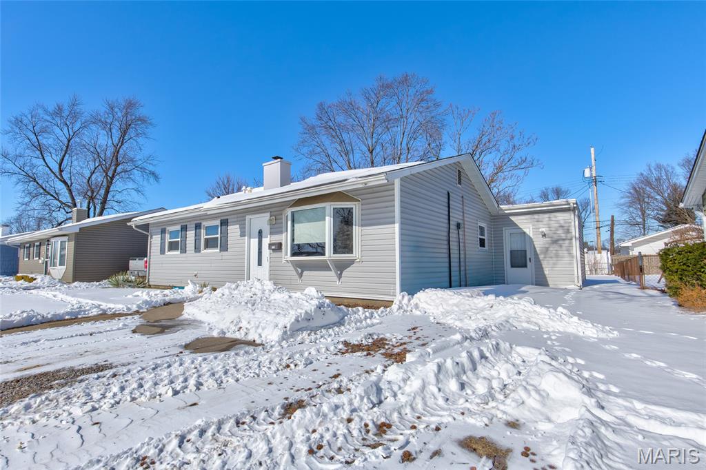 Homes for sale in Wood River, IL | 1351 Brushey Grove Ave, Wood River, IL 62095 | MLS# MIS26005536