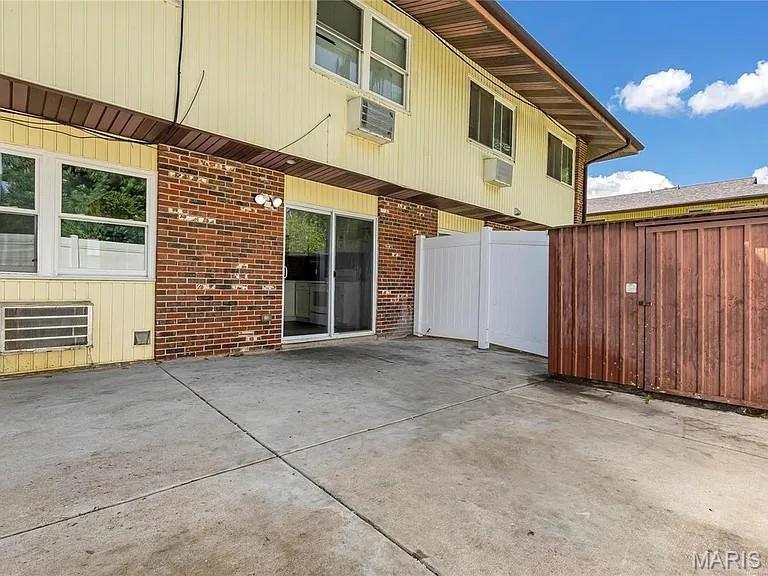 Homes for sale in Hazelwood, MO | 7546 Hazelcrest Dr, Hazelwood, MO 63042 | MLS# MIS26005647