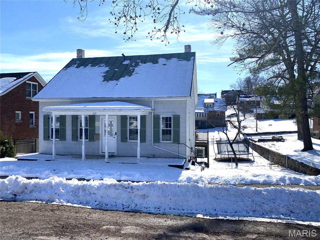 Homes for sale in Hermann, MO | 220 W 2nd St, Hermann, MO 65041 | MLS# MIS26005719