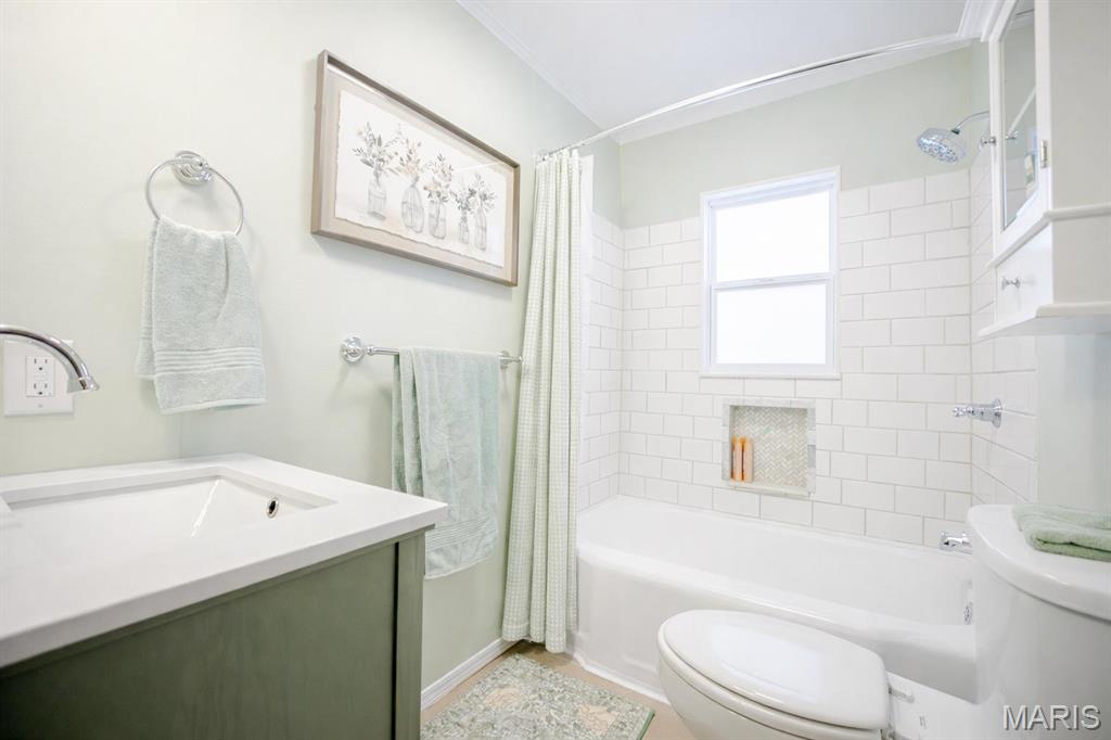 Homes for sale in Lebanon, IL | 319 E Schuetz St, Lebanon, IL 62254 | MLS# MIS26005867