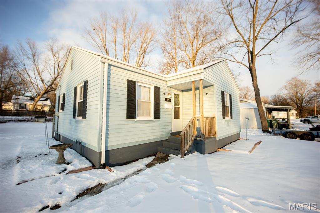 Homes for sale in Lebanon, IL | 319 E Schuetz St, Lebanon, IL 62254 | MLS# MIS26005867