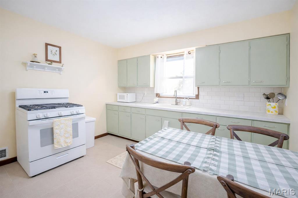 Homes for sale in Lebanon, IL | 319 E Schuetz St, Lebanon, IL 62254 | MLS# MIS26005867