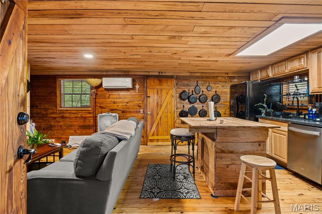Homes for sale in Lake Ozark, MO | 1886 Bittersweet Rd, Lake Ozark, MO 65049 | MLS# MIS26005977