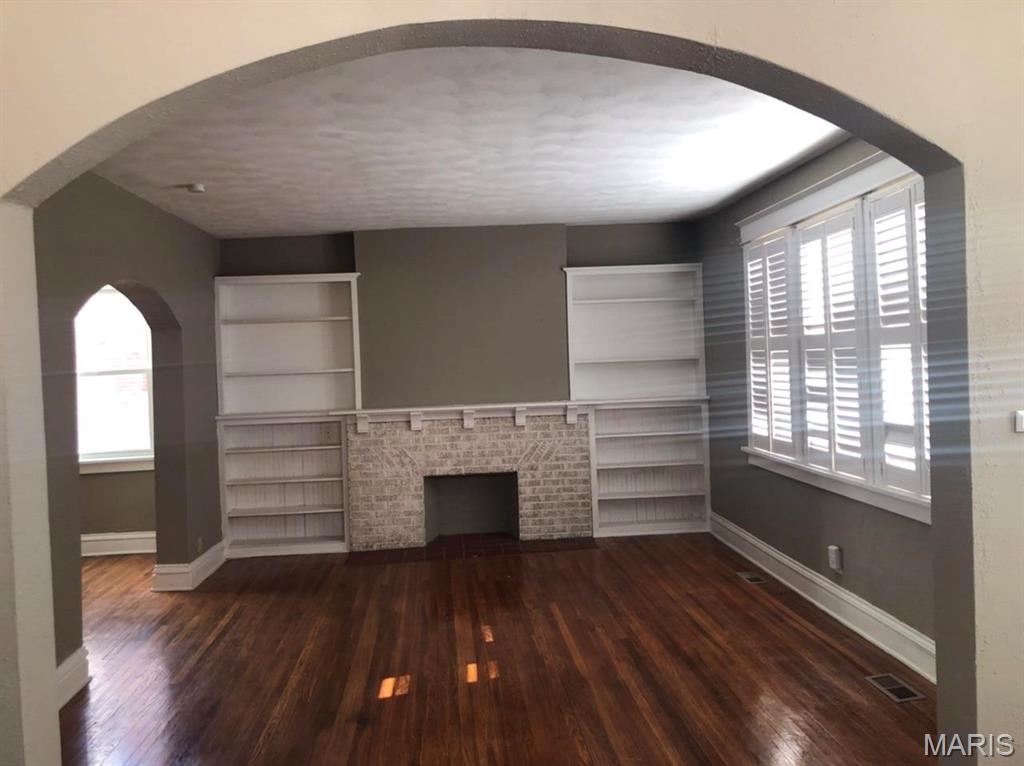 Homes for sale in St Louis, MO | 1018 E Linden Ave, St Louis, MO 63117 | MLS# MIS26006100