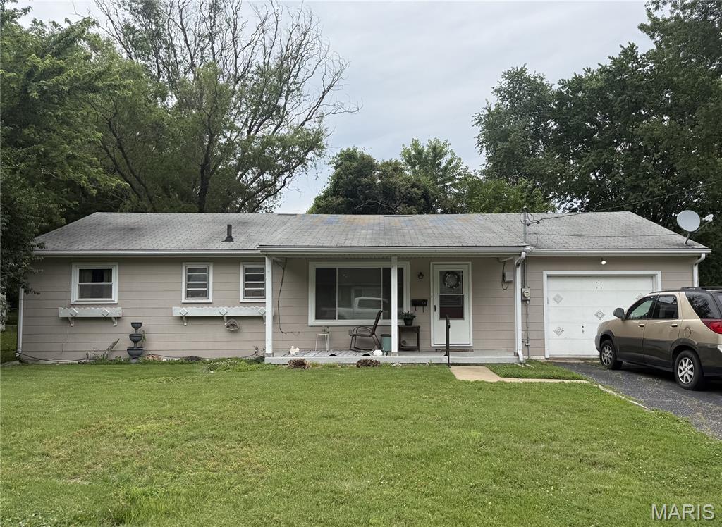 Homes for sale in Belleview, IL | 112 Colony Dr, Belleview, IL 62221 | MLS# MIS26006523
