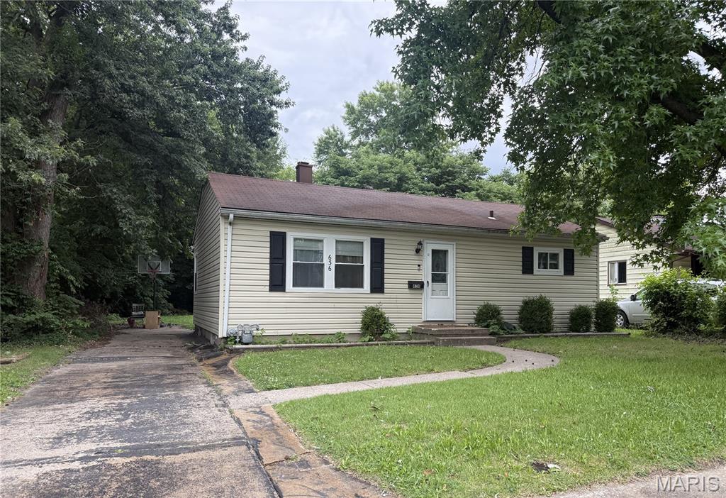 Homes for sale in Belleville, IL | 636 Royal Heights Rd, Belleville, IL 62226 | MLS# MIS26006532