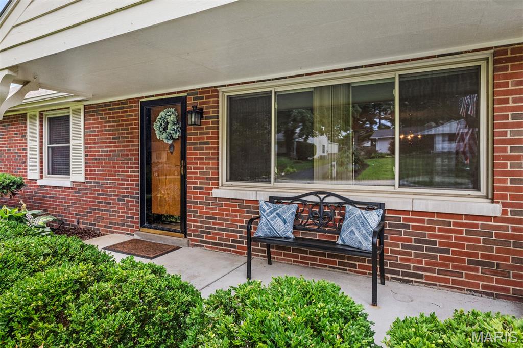 2nd image of 12 Winslow Ln, Saint Louis, MO 63131 | MLS# MIS26008503