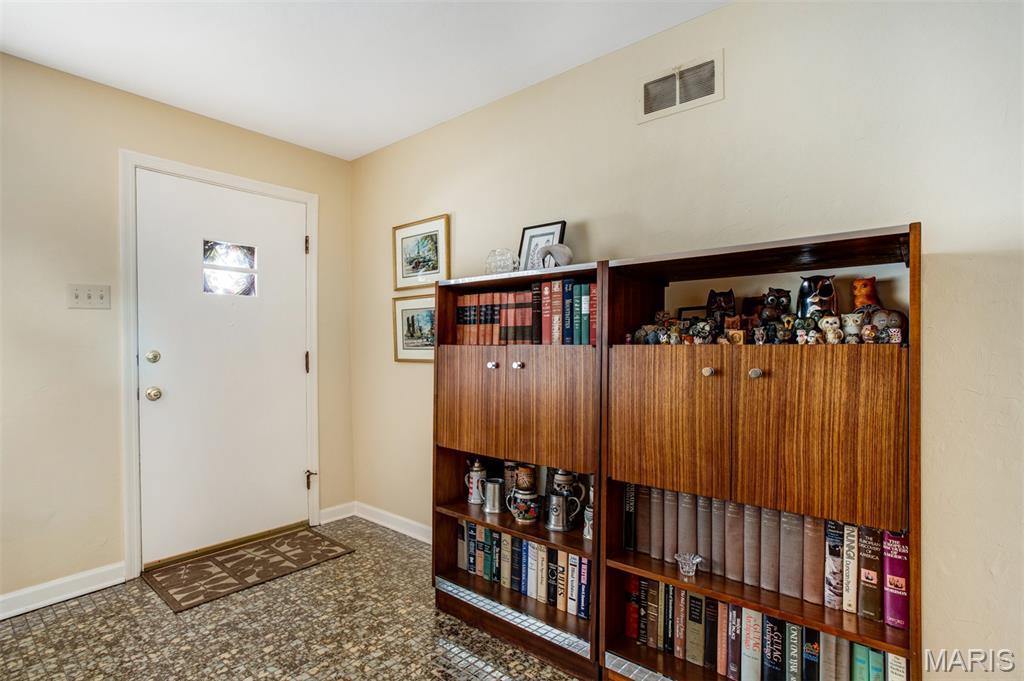 3rd image of 12 Winslow Ln, Saint Louis, MO 63131 | MLS# MIS26008503