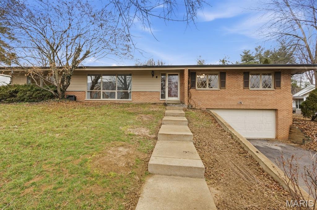 Homes for sale in Creve Coeur, MO | 9 Morwood Ln, Creve Coeur, MO 63141 | MLS# MIS26008972