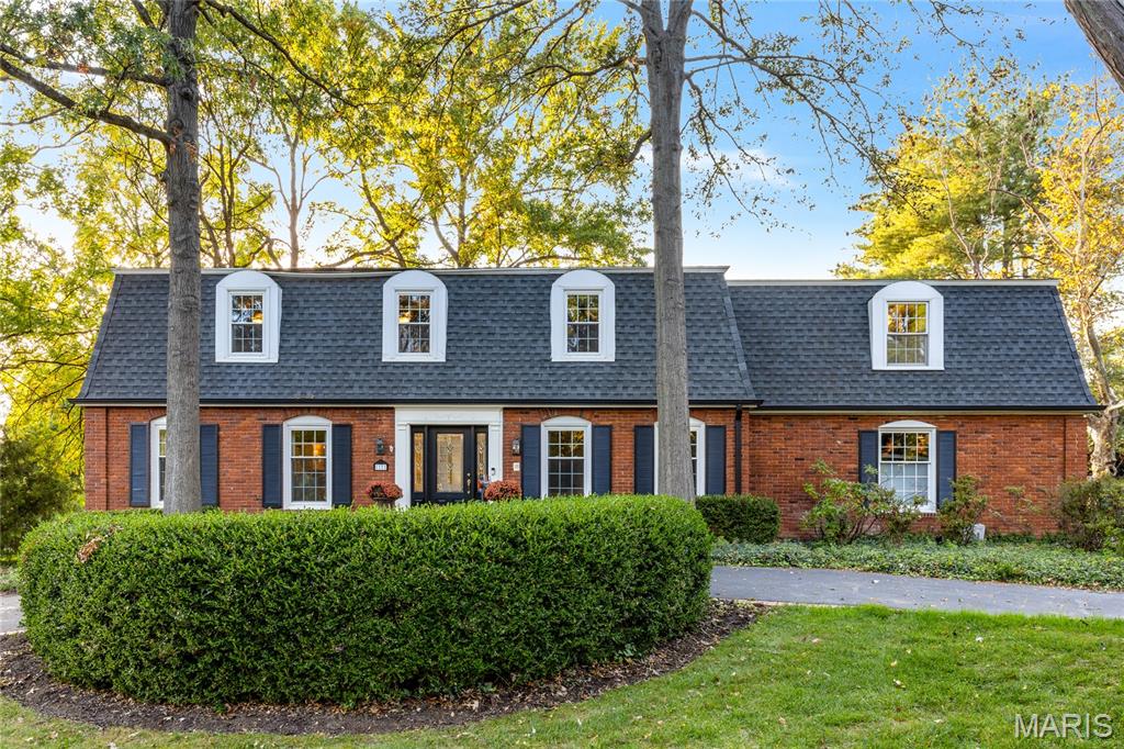 Homes for sale in Town And Country, MO | 1121 Westmoor Pl, Town And Country, MO 63131 | MLS# MIS26009812