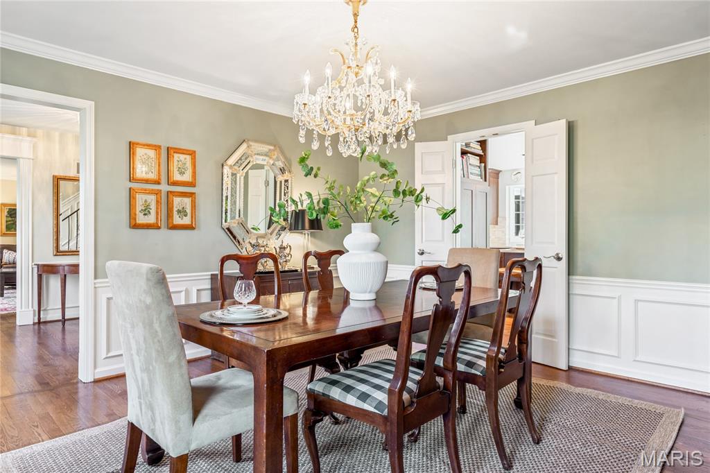 Homes for sale in Town And Country, MO | 1121 Westmoor Pl, Town And Country, MO 63131 | MLS# MIS26009812