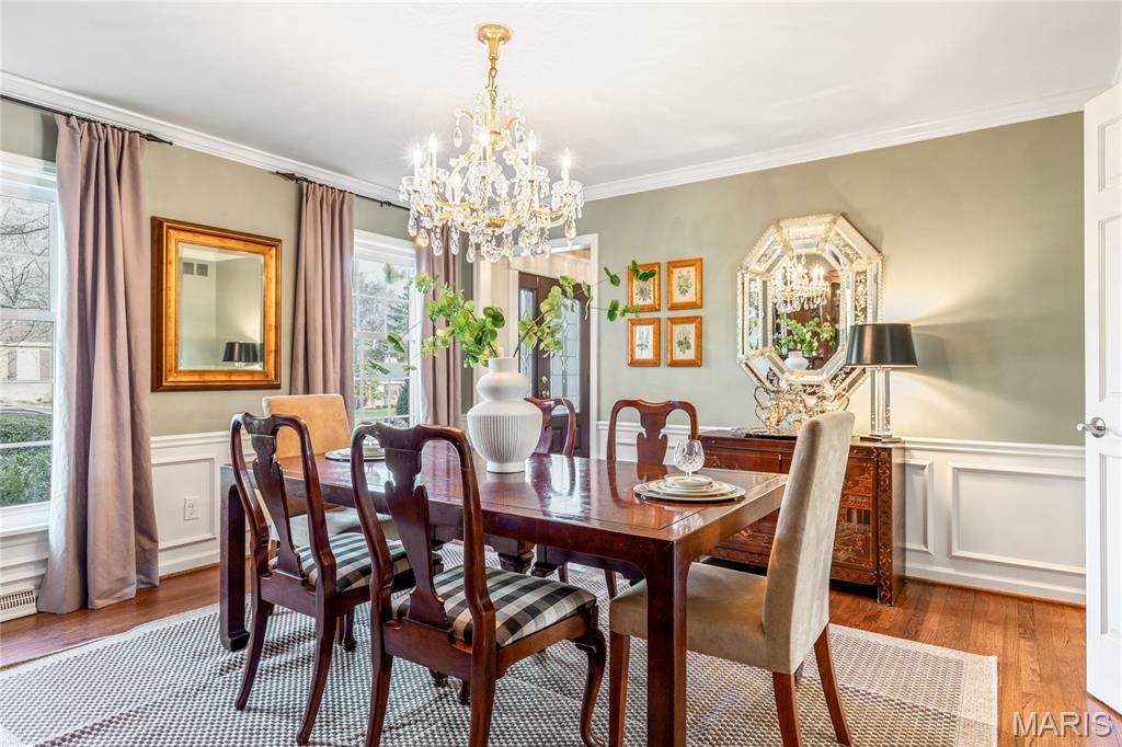 Homes for sale in Town And Country, MO | 1121 Westmoor Pl, Town And Country, MO 63131 | MLS# MIS26009812