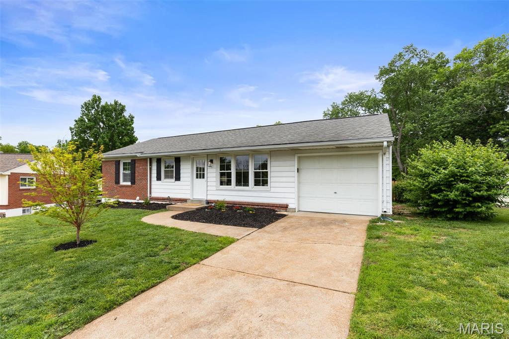 Homes for sale in St. Louis, MO | 9931 Foxglove Dr, St. Louis, MO 63123 | MLS# MIS26009885