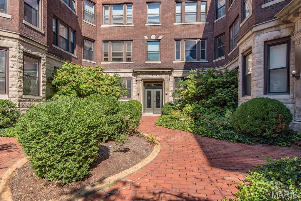 Homes for sale in St Louis, MO | 377 N Taylor Ave #1S, St Louis, MO 63108 | MLS# MIS26011010